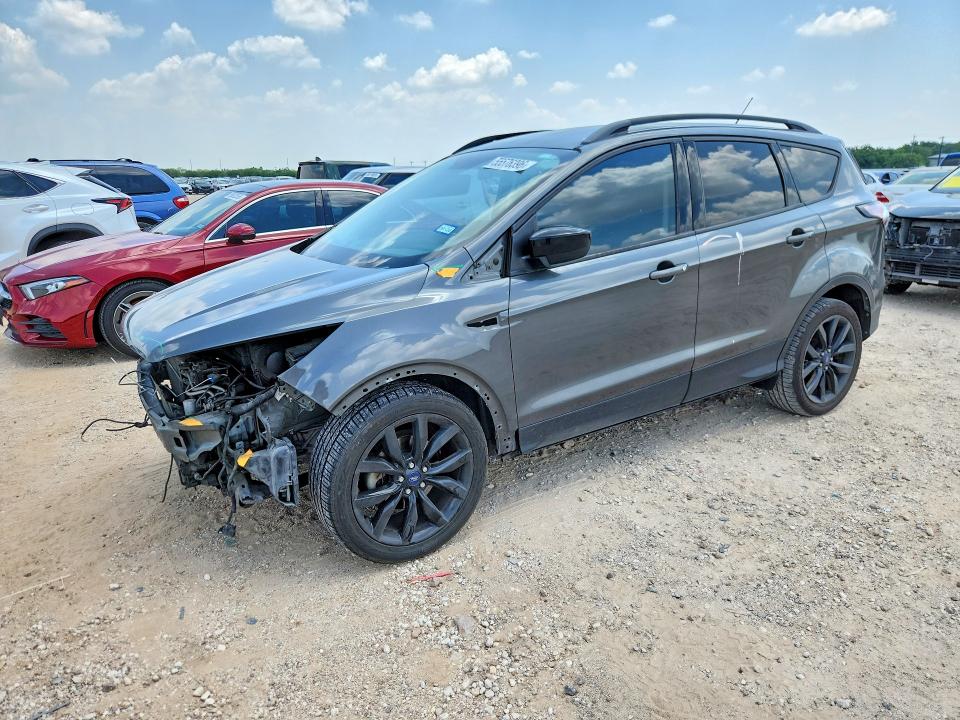 55576396 :رقم المزاد ، 1FMCU0GD5HUA38639 vin ، 2017 Ford Escape مزاد بيع