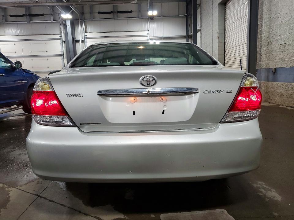 2005 Toyota Camry მანქანა იყიდება აუქციონზე, vin: 4T1BE30K95U564030, აუქციონის ნომერი: 57695416