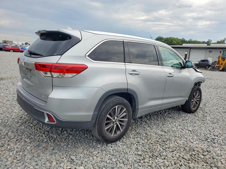 Продажа на аукционе авто 2018 Toyota Highlander, vin: 5TDKZRFH9JS528053, номер лота: 56040336