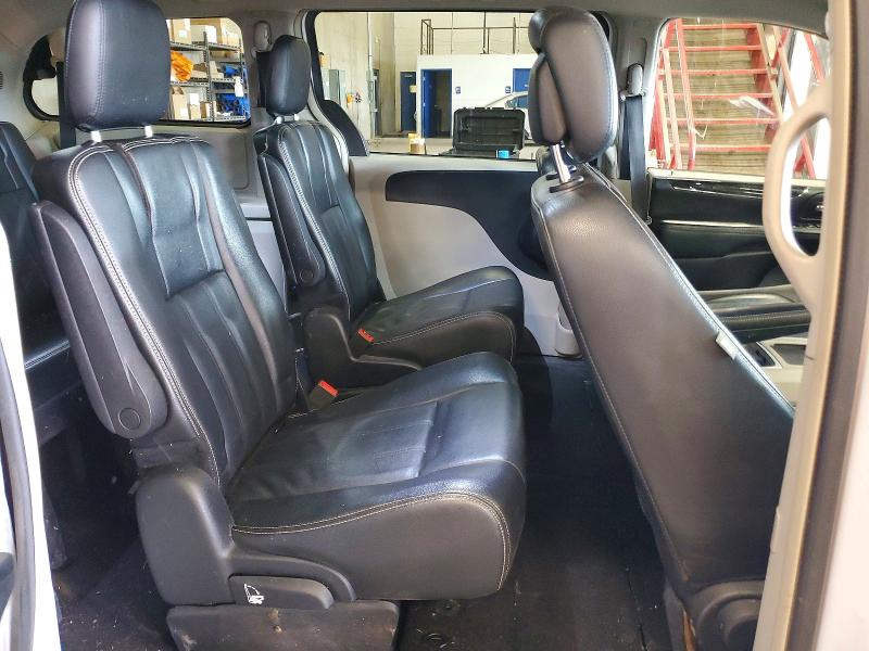 58489596 :رقم المزاد ، 2C4RC1BG3FR534333 vin ، 2015 Chrysler Town & Country مزاد بيع