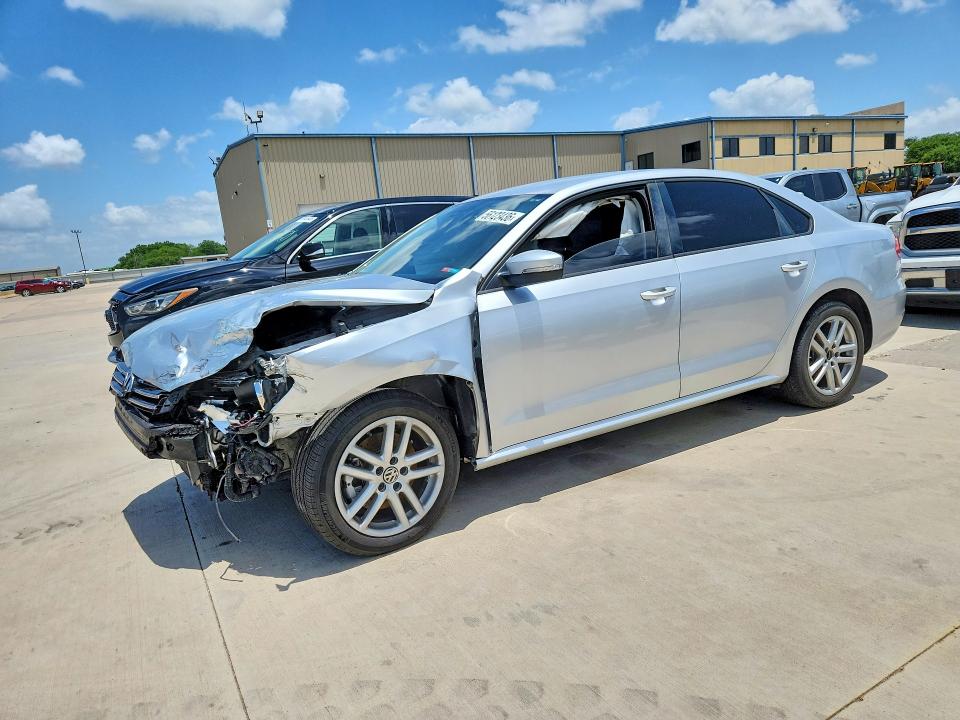 56123436 :رقم المزاد ، 1VWAT7A39FC045388 vin ، 2015 Volkswagen Passat مزاد بيع