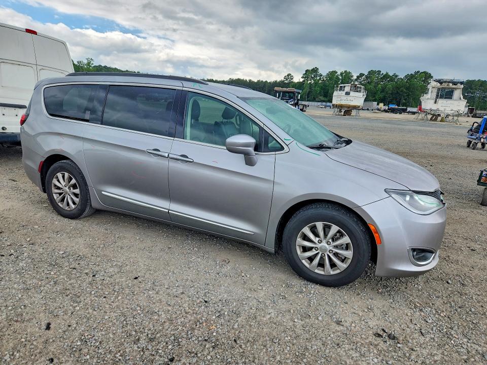 Продажа на аукционе авто 2017 Chrysler Pacifica, vin: 2C4RC1BG1HR796743, номер лота: 57660156
