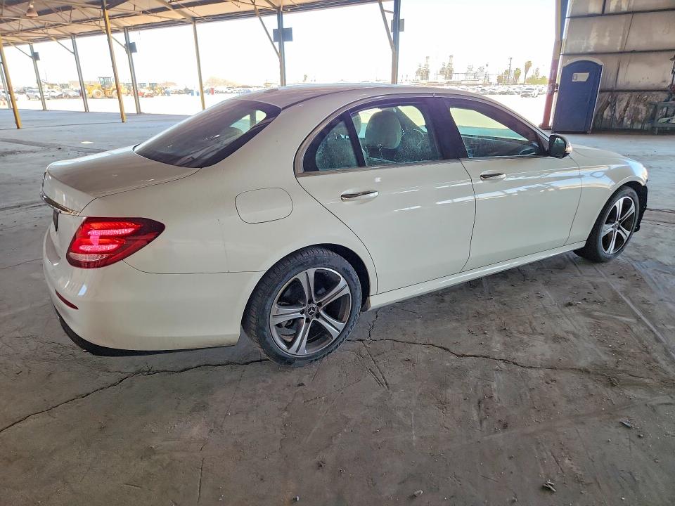 59332896 :رقم المزاد ، WDDZF4JB6KA658678 vin ، 2019 Mercedes-benz E مزاد بيع