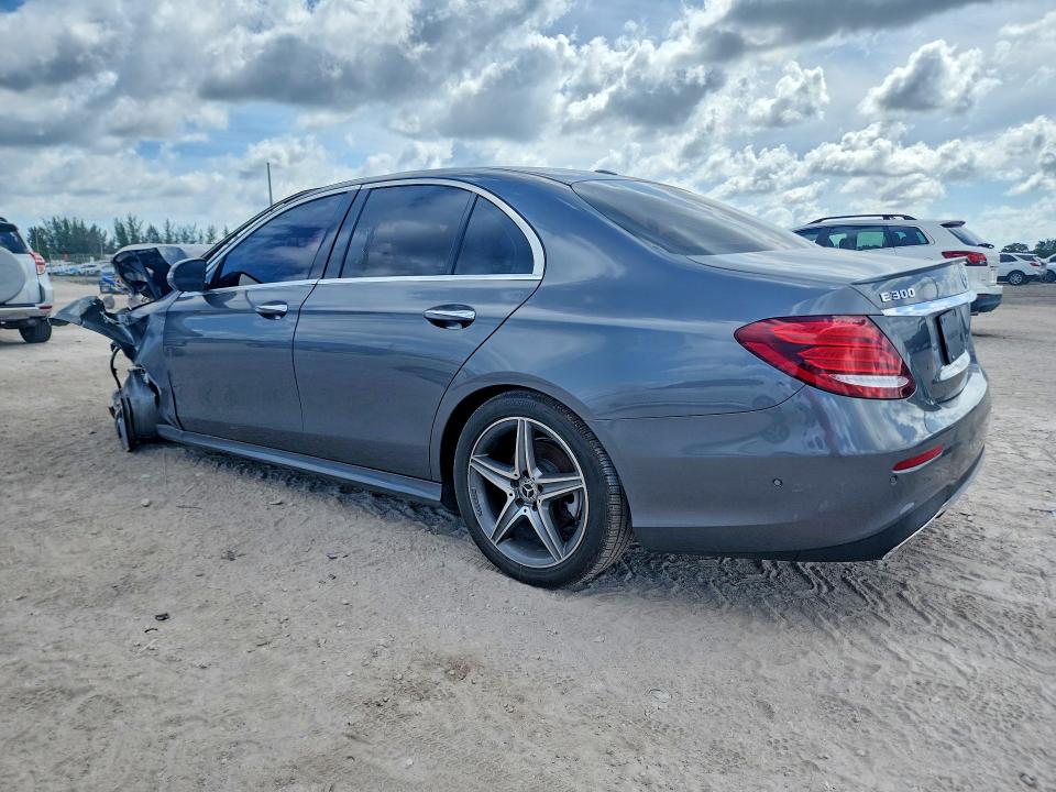 57128296 :رقم المزاد ، WDDZF4JB6JA327811 vin ، 2018 Mercedes-benz E مزاد بيع
