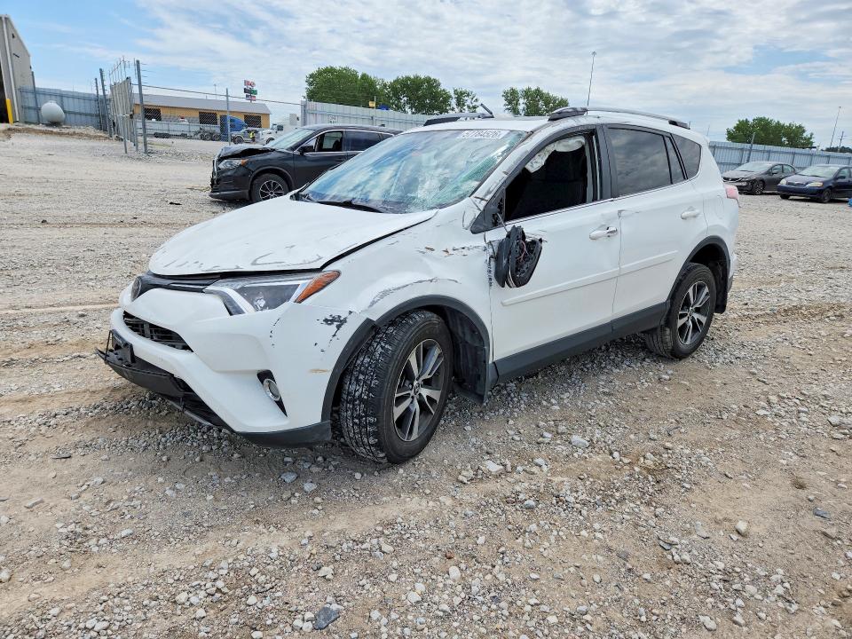 Продажа на аукционе авто 2017 Toyota Rav4, vin: JTMRFREV6HJ119403, номер лота: 57784526