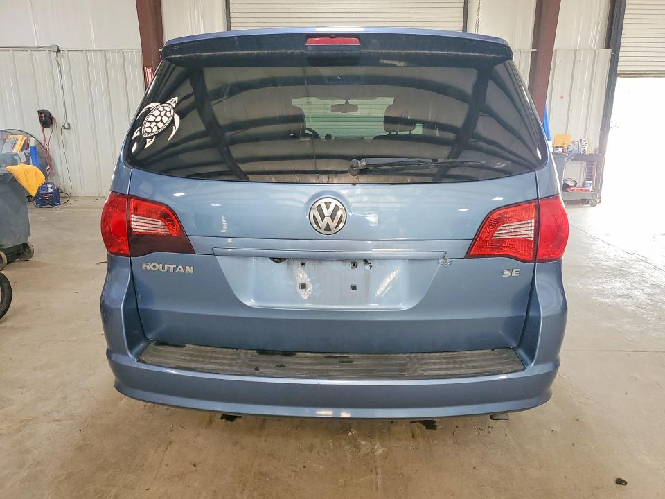 56837706 :رقم المزاد ، 2V4RW3DG2BR738797 vin ، 2011 Volkswagen Routan مزاد بيع