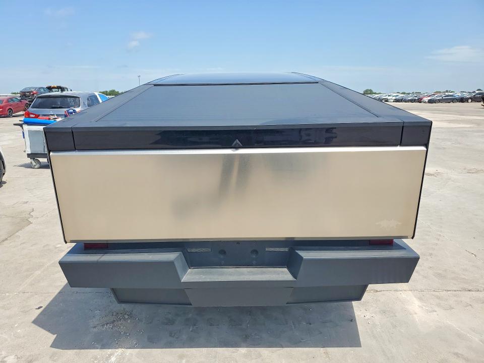 57438226 :رقم المزاد ، 7G2CEHEE2SA061608 vin ، 2025 Tesla Cybertruck مزاد بيع