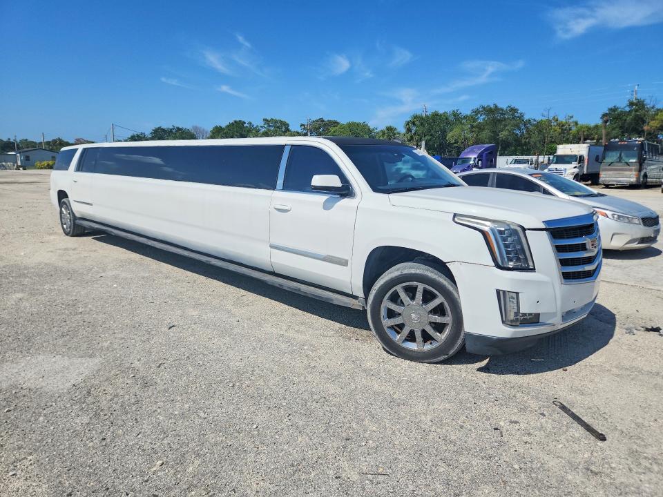 58441956 :رقم المزاد ، 1GNSCJKC0FR139800 vin ، 2015 Chevrolet Suburban مزاد بيع