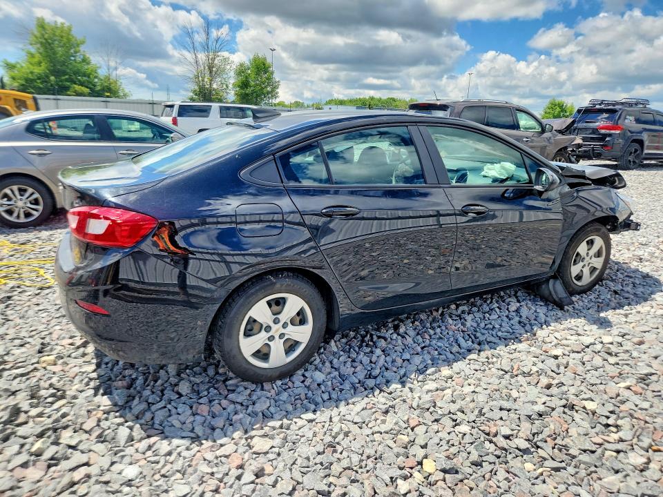 57893576 :رقم المزاد ، 1G1BC5SM6J7232472 vin ، 2018 Chevrolet Cruze مزاد بيع