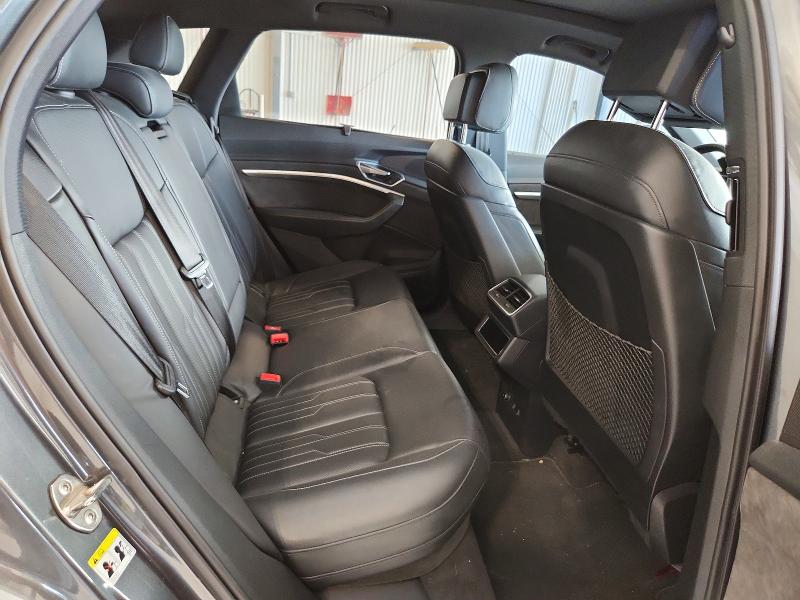 57493496 :رقم المزاد ، WA1VAAGE6KB006008 vin ، 2019 Audi E-tron مزاد بيع