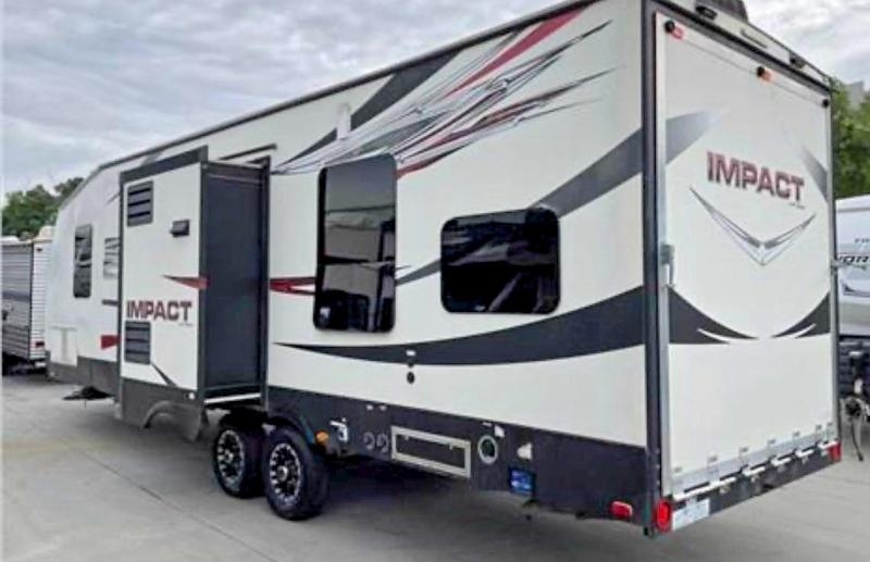 57752666 :رقم المزاد ، 4YDT30328FF815535 vin ، 2015 Keystone Keystone مزاد بيع