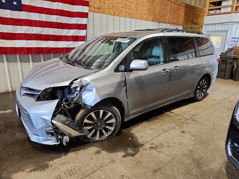 55655906 :رقم المزاد ، 5TDDZ3DC2JS201880 vin ، 2018 Toyota Sienna مزاد بيع