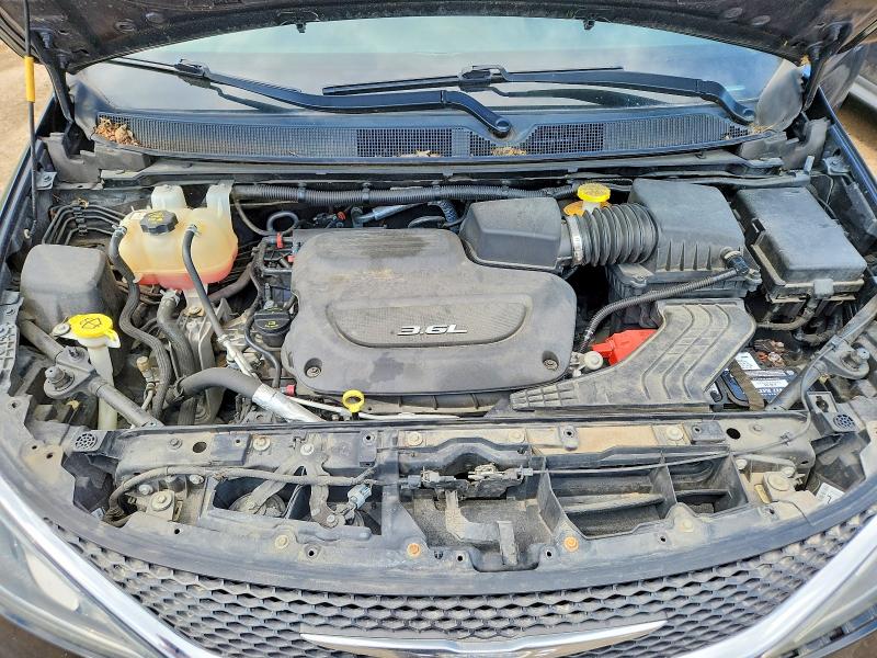 58776866 :رقم المزاد ، 2C4RC1BG8HR523878 vin ، 2017 Chrysler Pacifica مزاد بيع