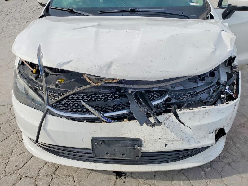 55654806 :رقم المزاد ، 2C4RC1DG4LR164518 vin ، 2020 Chrysler Voyager مزاد بيع