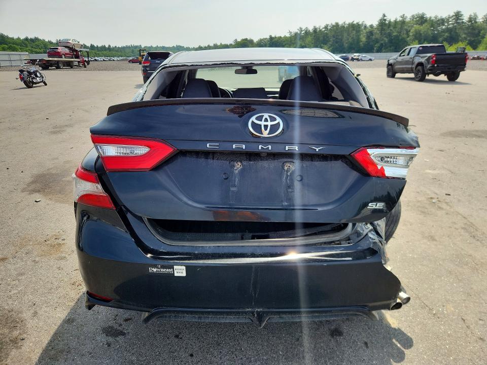 59086796 :رقم المزاد ، 4T1B11HK5JU598142 vin ، 2018 Toyota Camry مزاد بيع