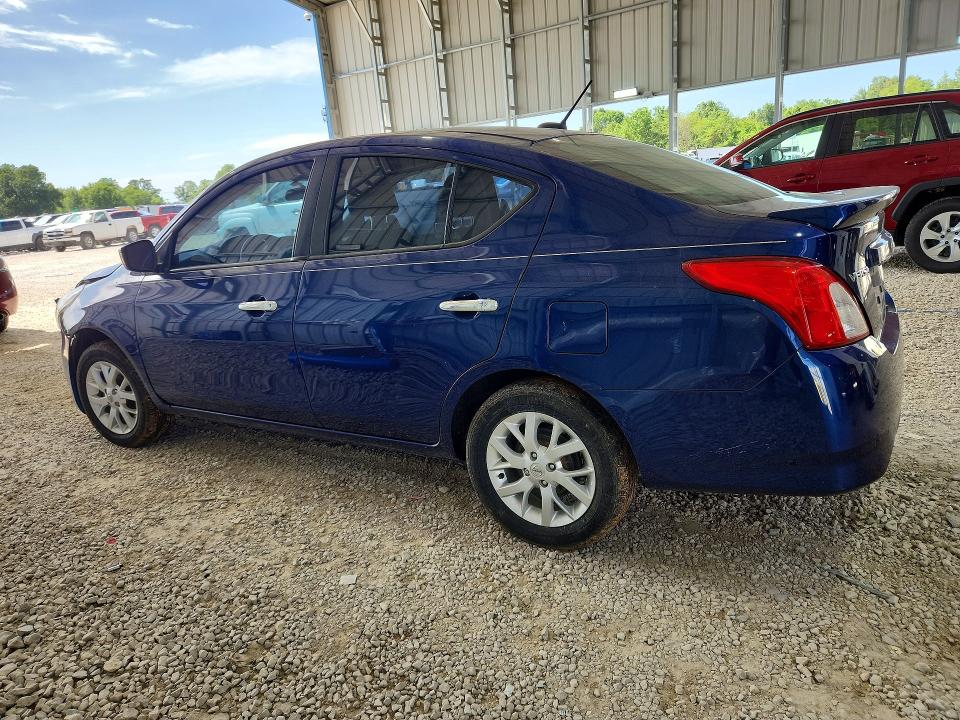 55820196 :رقم المزاد ، 3N1CN7AP7JL833627 vin ، 2018 Nissan Versa مزاد بيع