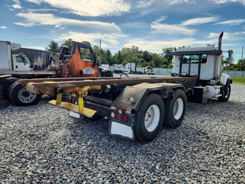 2005 Mack Cv713 მანქანა იყიდება აუქციონზე, vin: 1M2AG11C65M023518, აუქციონის ნომერი: 55319386