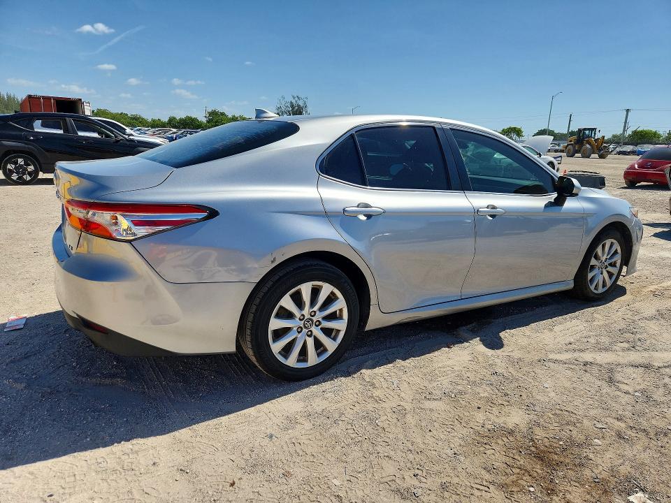 2019 Toyota Camry მანქანა იყიდება აუქციონზე, vin: 4T1B11HK0KU284979, აუქციონის ნომერი: 57712776