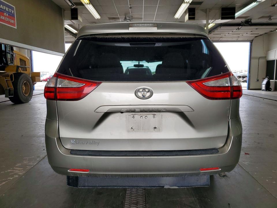 Продажа на аукционе авто 2015 Toyota Sienna, vin: 5TDKK3DC8FS627771, номер лота: 55572736