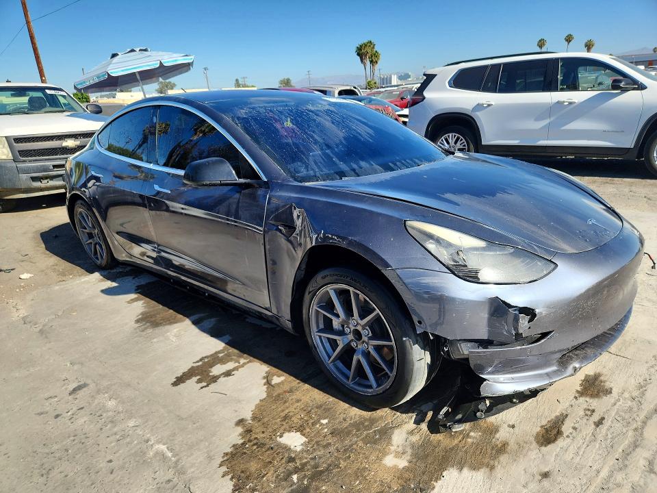 56831436 :رقم المزاد ، 5YJ3E1EA5JF006840 vin ، 2018 Tesla Model 3 مزاد بيع
