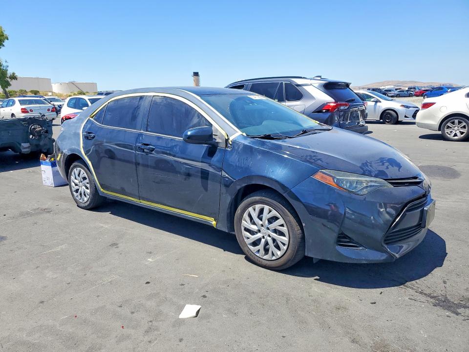 Продаж на аукціоні авто 2018 Toyota Corolla, vin: 5YFBURHE9JP843445, номер лоту: 55411996