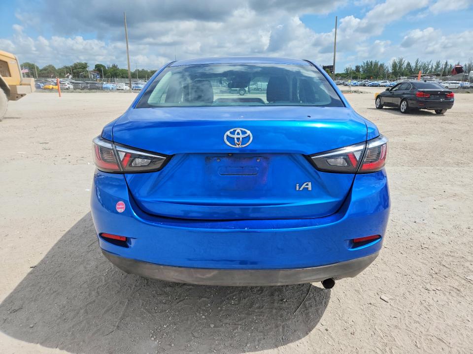 56833606 :رقم المزاد ، 3MYDLBYV9JY305140 vin ، 2018 Toyota Yaris Ia مزاد بيع