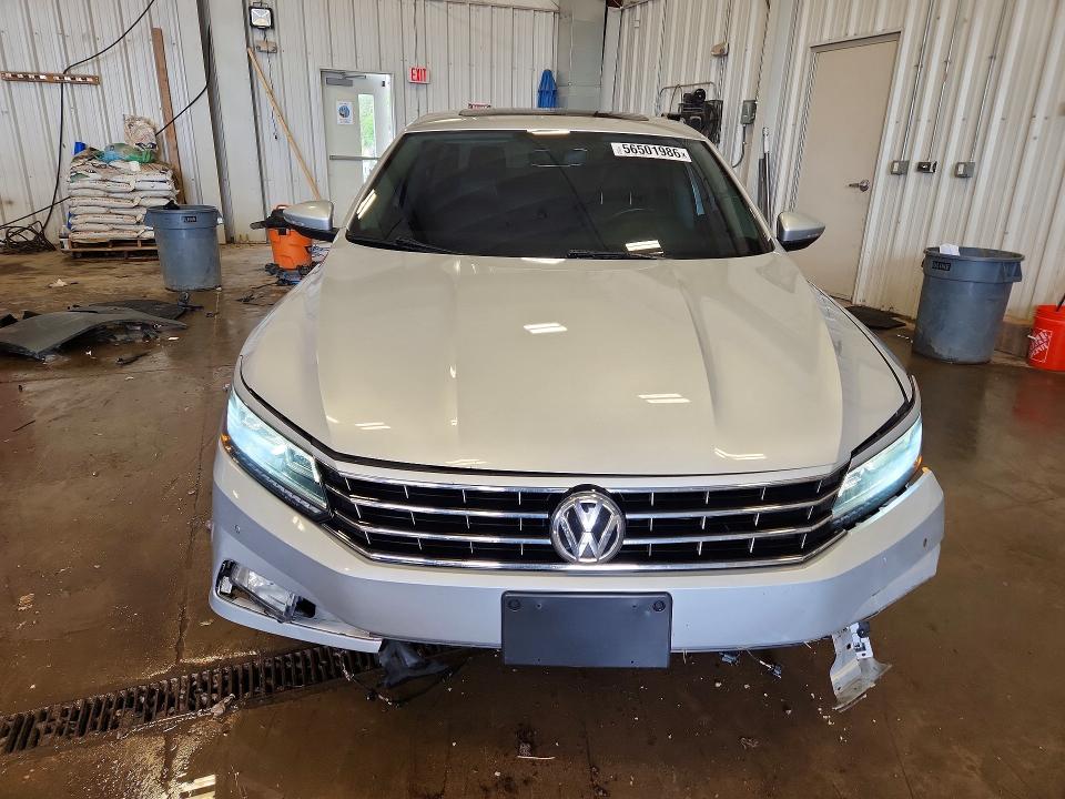 56501986 :رقم المزاد ، 1VWBA7A35JC040319 vin ، 2018 Volkswagen Passat مزاد بيع