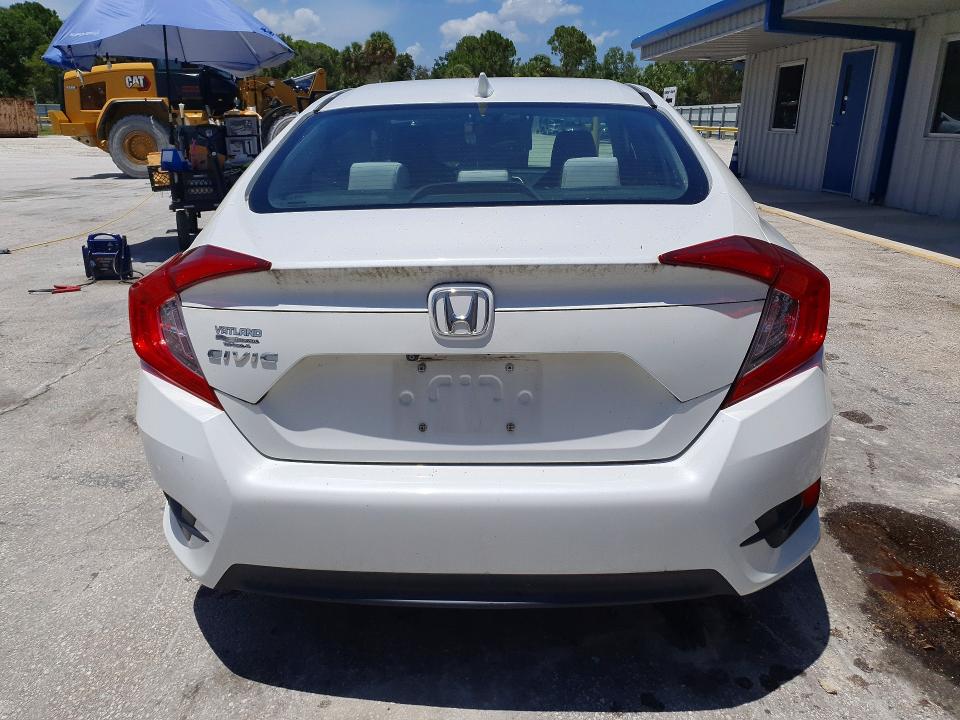57558396 :رقم المزاد ، 19XFC2F71JE005878 vin ، 2018 Honda Civic مزاد بيع
