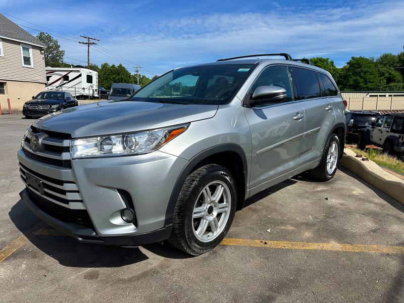 Продаж на аукціоні авто 2018 Toyota Highlander, vin: 5TDBZRFH4JS906070, номер лоту: 58079316