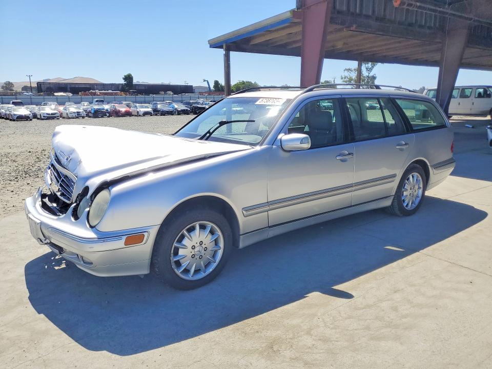 57387056 :رقم المزاد ، WDBJH82J21X051038 vin ، 2001 Mercedes-benz E مزاد بيع