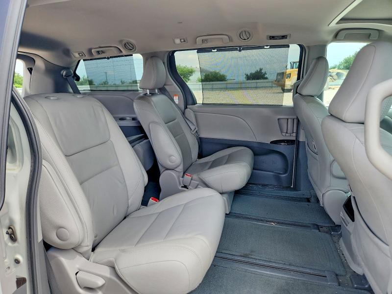 58261746 :رقم المزاد ، 5TDDZ3DC9HS169827 vin ، 2017 Toyota Sienna مزاد بيع