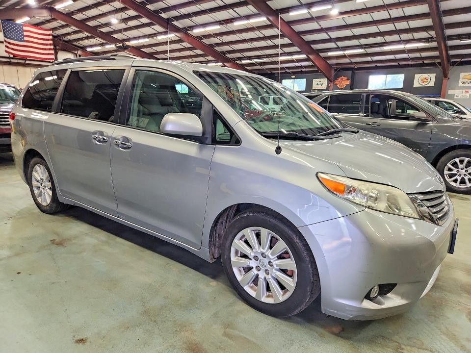 58784856 :رقم المزاد ، 5TDDK3DC0ES090711 vin ، 2014 Toyota Sienna مزاد بيع