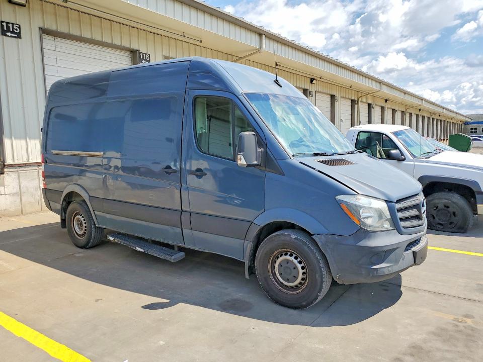 57647606 :رقم المزاد ، WD3PE7CD2JP623436 vin ، 2018 Mercedes-benz Sprinter مزاد بيع