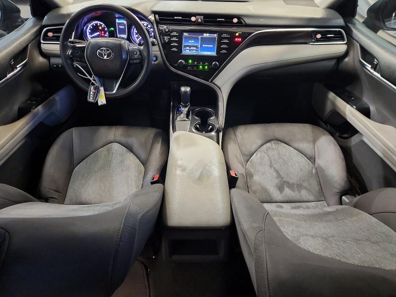 57992816 :رقم المزاد ، 4T1B11HK2JU538447 vin ، 2018 Toyota Camry مزاد بيع