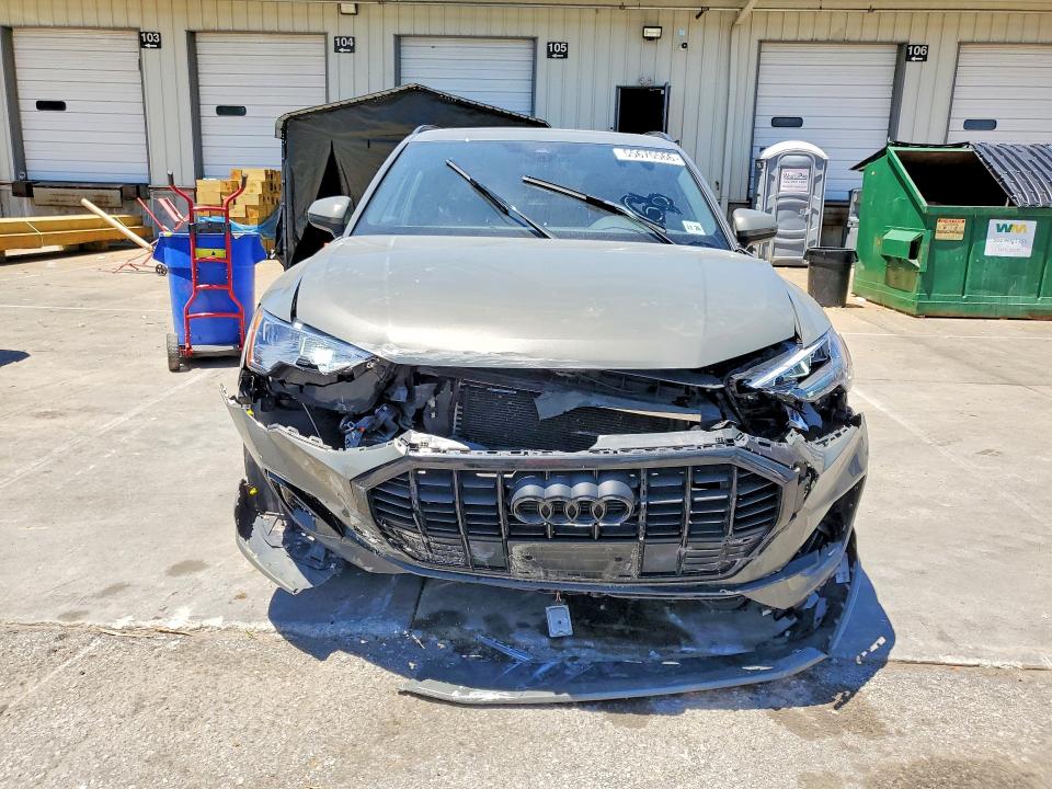 55675566 :رقم المزاد ، WA1DECF30M1142560 vin ، 2021 Audi Q3 مزاد بيع