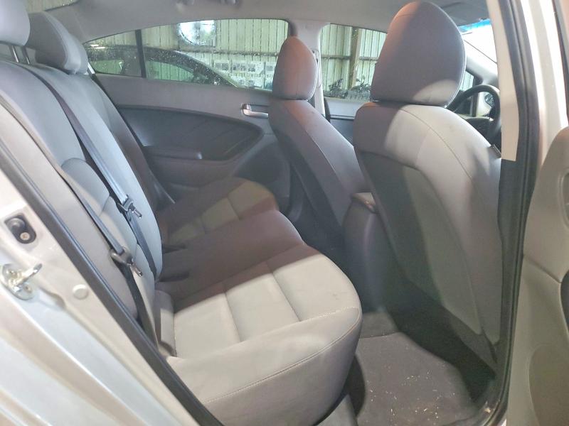 57883756 :رقم المزاد ، 3KPFK4A70JE209884 vin ، 2018 Kia Forte مزاد بيع
