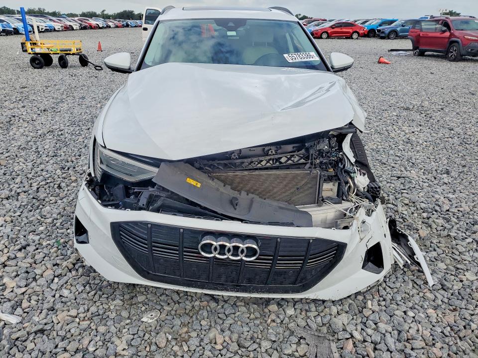 55783386 :رقم المزاد ، WA1VAAGE9MB014672 vin ، 2021 Audi E-tron مزاد بيع