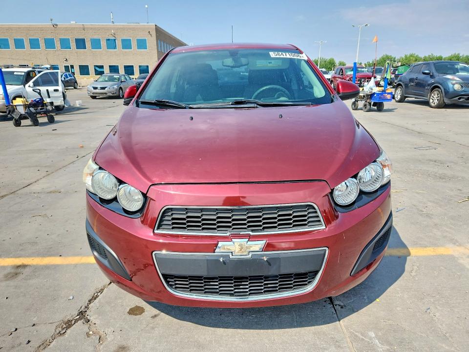 58471006 :رقم المزاد ، 1G1JC5SH0F4218722 vin ، 2015 Chevrolet Sonic مزاد بيع