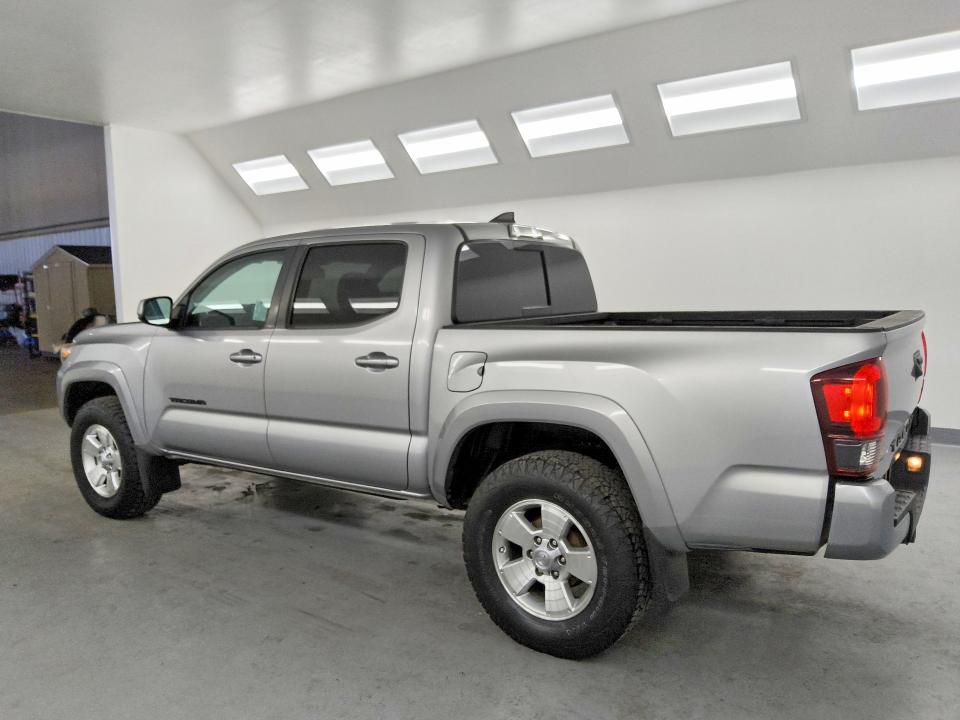 54497616 :رقم المزاد ، 3TMAZ5CN3JM069925 vin ، 2018 Toyota Tacoma مزاد بيع