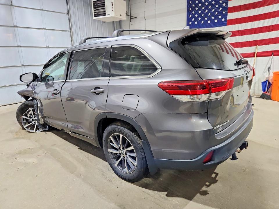 Продаж на аукціоні авто 2018 Toyota Highlander, vin: 5TDJZRFH8JS562206, номер лоту: 56228676