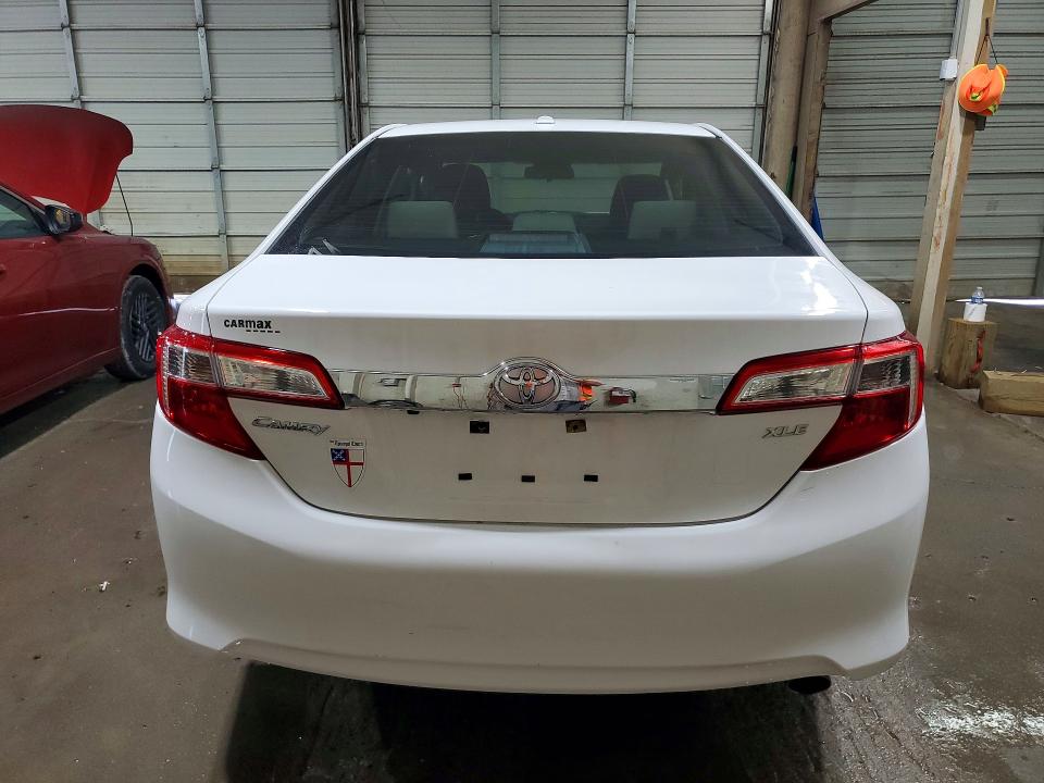 55493036 :رقم المزاد ، 4T1BF1FK2EU388169 vin ، 2014 Toyota Camry مزاد بيع