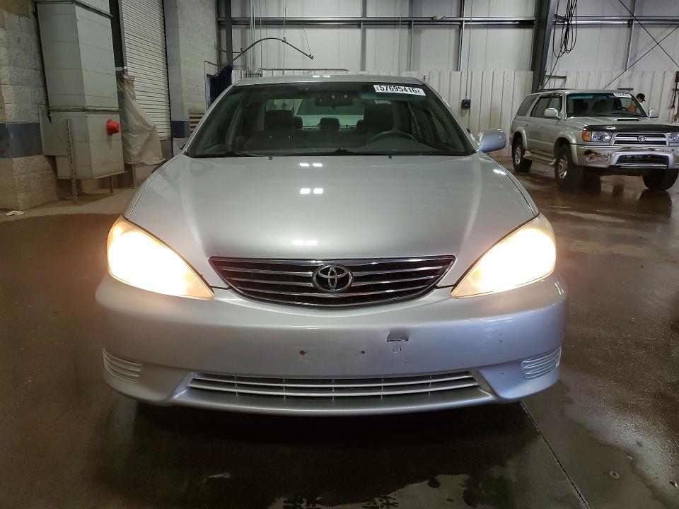 2005 Toyota Camry მანქანა იყიდება აუქციონზე, vin: 4T1BE30K95U564030, აუქციონის ნომერი: 57695416