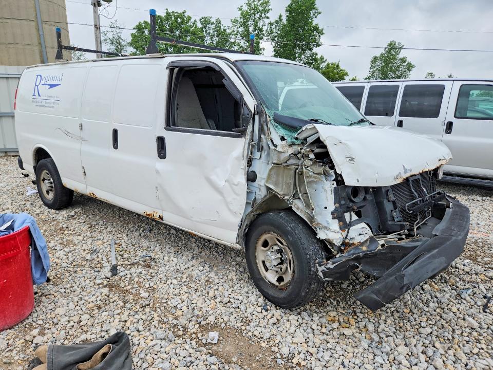 56139586 :رقم المزاد ، 1GCWGGCA1B1101340 vin ، 2011 Chevrolet Express G2500 مزاد بيع