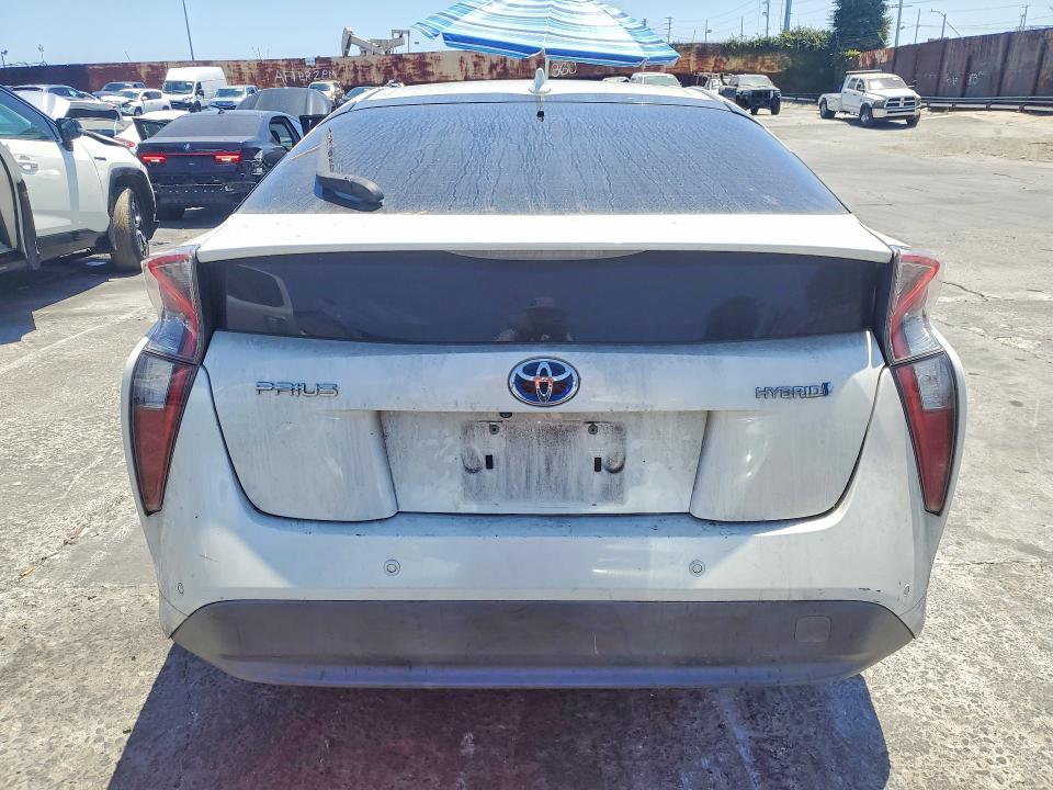 56828296 :رقم المزاد ، JTDKBRFU8J3061758 vin ، 2018 Toyota Prius مزاد بيع