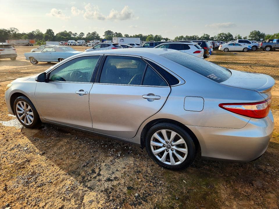 57972646 :رقم المزاد ، 4T1BF1FK0HU337208 vin ، 2017 Toyota Camry مزاد بيع