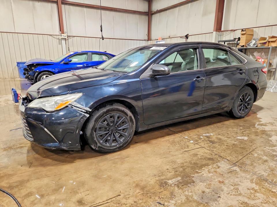 2015 Toyota Camry მანქანა იყიდება აუქციონზე, vin: 4T4BF1FK4FR505886, აუქციონის ნომერი: 58084286