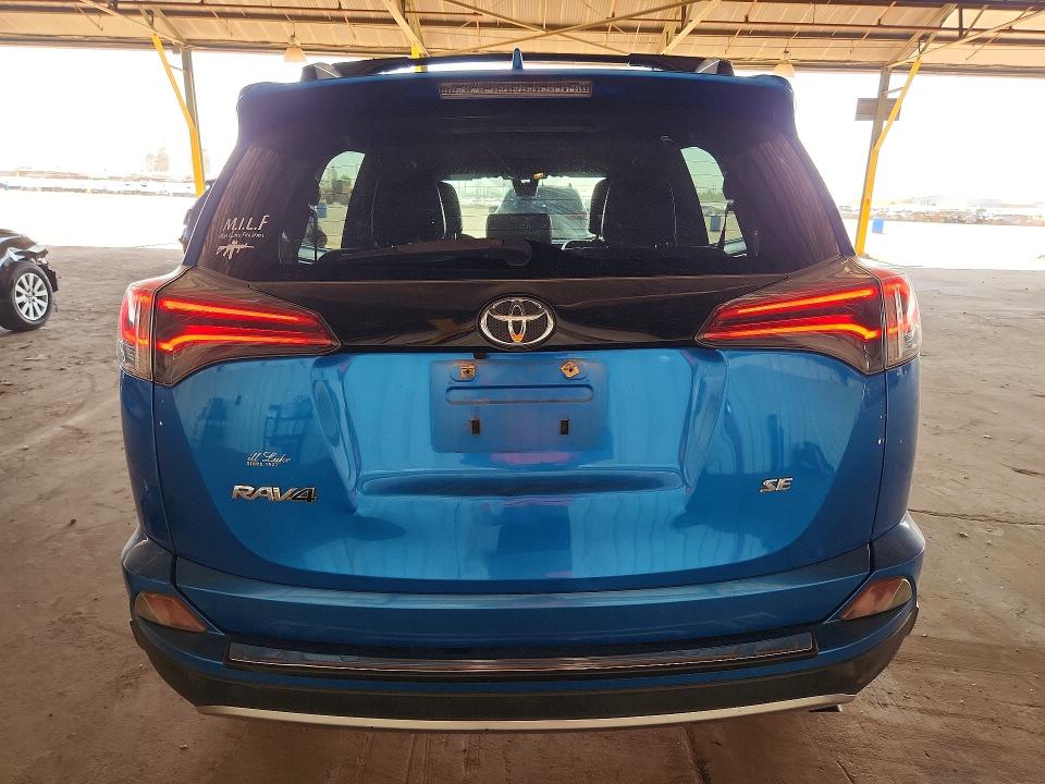 56155246 :رقم المزاد ، JTMNFREV1JD109932 vin ، 2018 Toyota Rav4 مزاد بيع