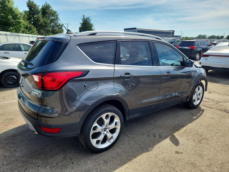 Продажа на аукционе авто 2019 Ford Escape, vin: 1FMCU0J90KUA56364, номер лота: 55545626