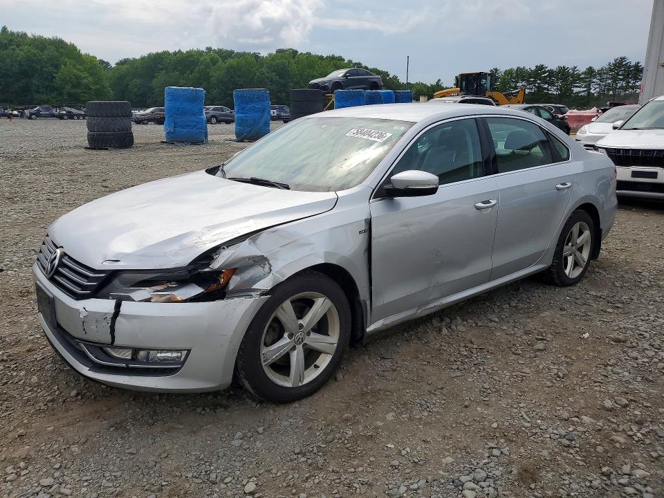 58404236 :رقم المزاد ، 1VWAT7A34FC118182 vin ، 2015 Volkswagen Passat مزاد بيع