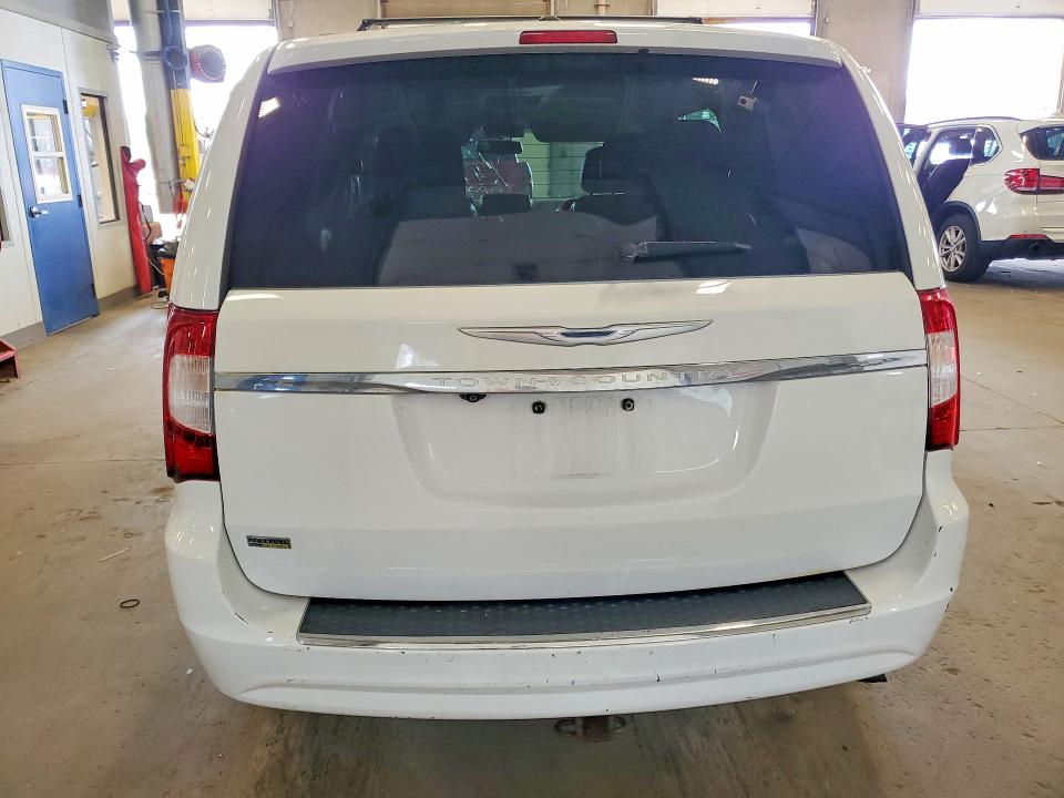 58489596 :رقم المزاد ، 2C4RC1BG3FR534333 vin ، 2015 Chrysler Town & Country مزاد بيع